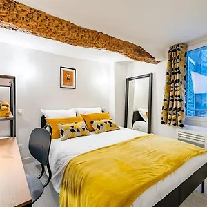  Appartement Roche : 3 Chambres,6 Personnes, Bien Equipe, Deco+ France